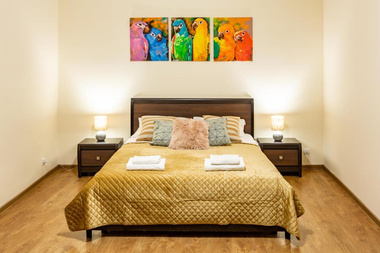 Rainbow Apartment Near Rynok Sq 利沃夫 外观 照片