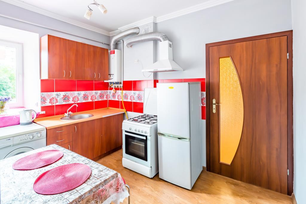 Rainbow Apartment Near Rynok Sq 利沃夫 外观 照片